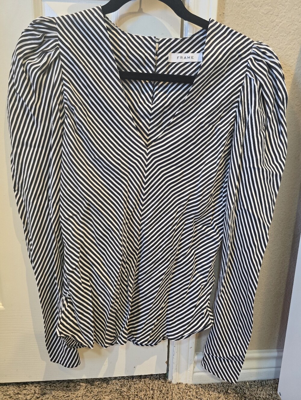 FRAME 100% Silk V Neck Puff Sleeve Blouse Noir Black White Women's